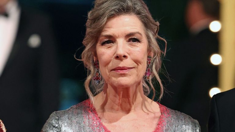 icono de elegancia con sus vestidos de gala más impresionantes