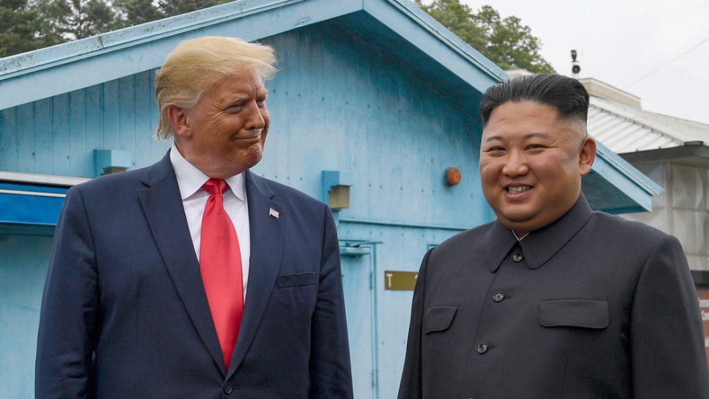 Trump promete contactar con Kim Jong-un