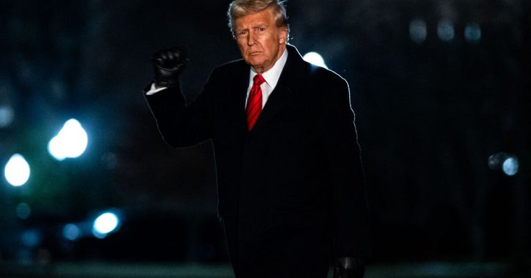 Trump ofrece a empleados 8 meses de indemnización para que renuncien