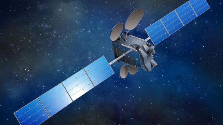 Indra compra a Redeia el 89,68% de Hispasat por 725 millones