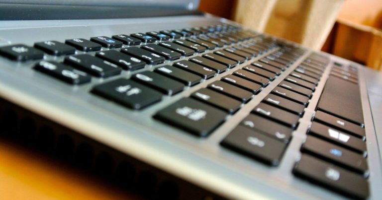 Acer se une a la avalancha de ofertas de inicio de año mediante este económico y asequible portátil