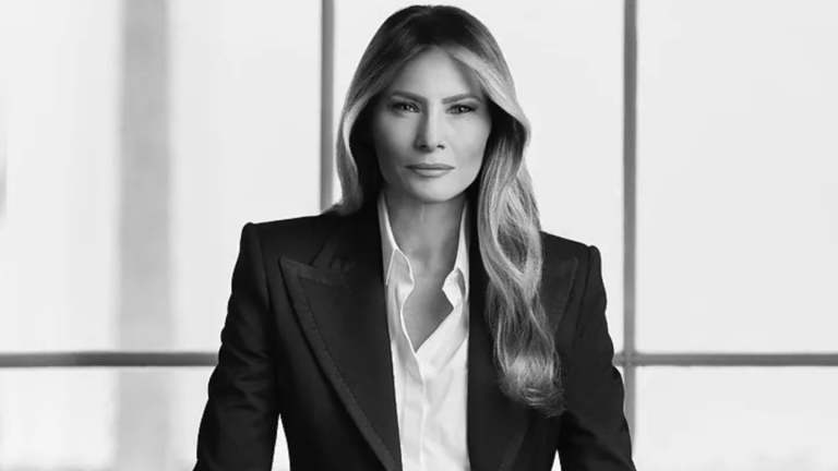 Desciframos el contundente mensaje en el retrato oficial de Melania Trump como primera dama