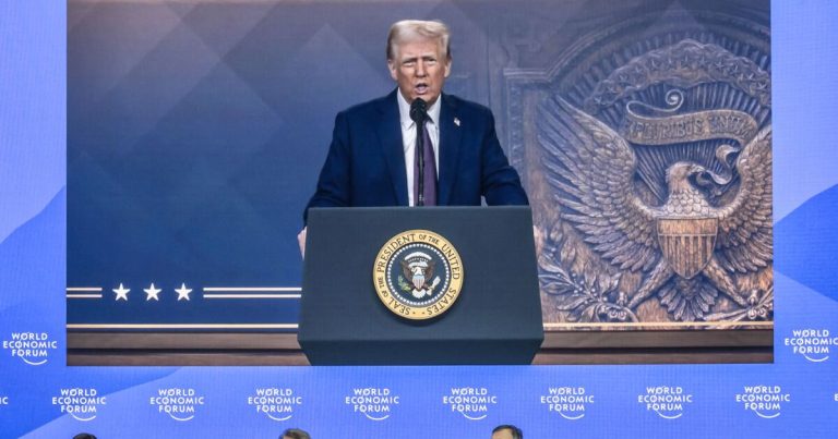 Donald Trump pide a la OPEP bajar los precios del petróleo en Davos