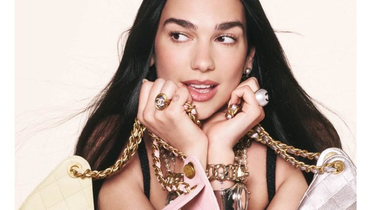 Dua Lipa es la imagen del nuevo bolso Chanel 25