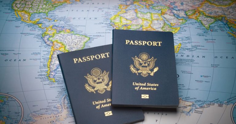 EU suspende la emisión de pasaportes con género "X" tras decreto de Trump