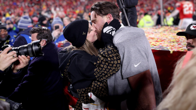 El costoso outfit Louis Vuitton de Taylor Swift con el que apoyó a Travis Kelce en el Estadio Arrowhead