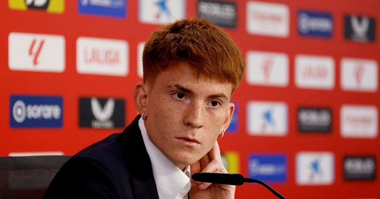 El técnico del Sevilla habló sobre la trunca salida de Valentín Barco y pidió que le busquen un reemplazo :: Olé