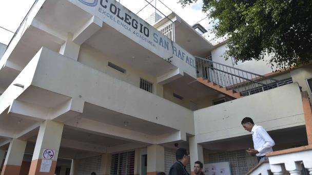 Estudiantes en Santiago no reciben clases por falta energía y agua