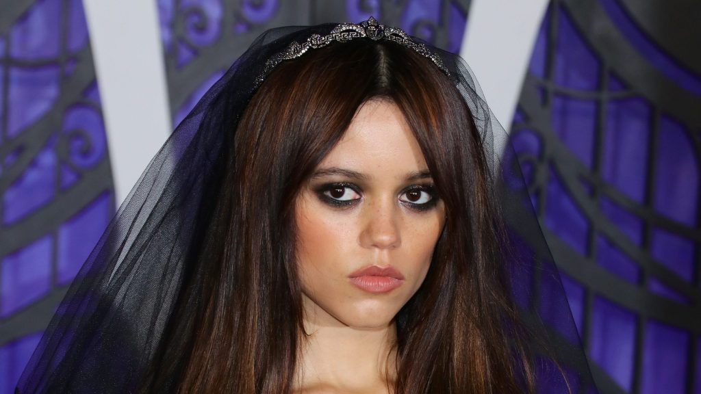 Jenna Ortega: 16 looks que harán que te enamores de su estilo
