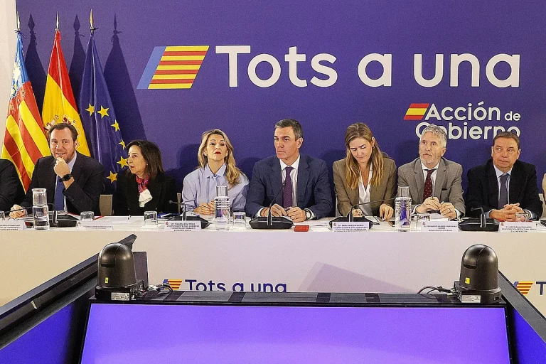 Junts denuncia que el PSOE ofrece una "transferencia capada" sobre inmigración y pide la cabeza de Marlaska