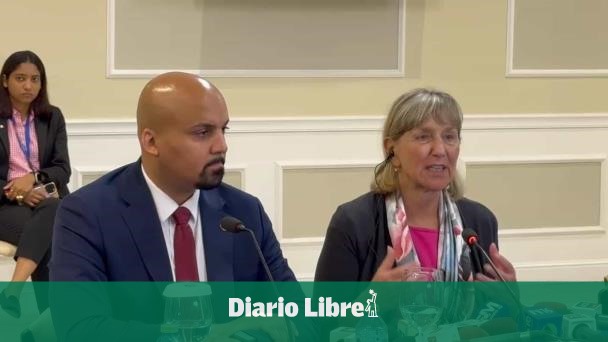 Karen Spilka defiende en RD las comunidades de inmigrantes