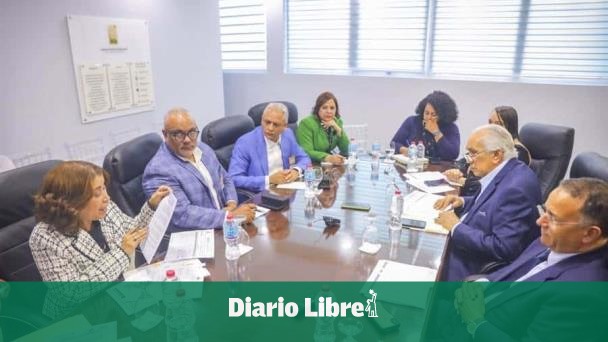 Lo que harán JCE y Conape para facilitar cédulas a envejencientes
