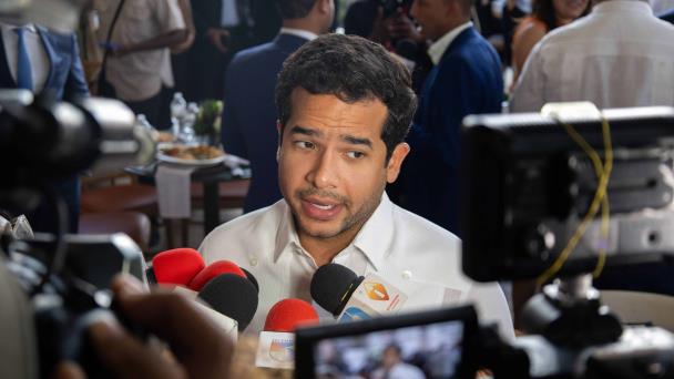 Omar Fernández está de acuerdo con las políticas migratorias EE.UU.