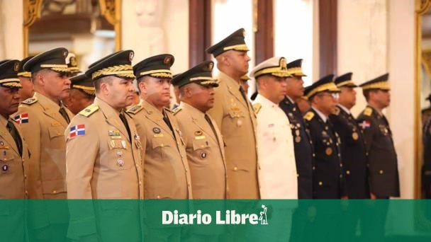 Otorgarán bono a oficiales militares y policías con más de 20 años
