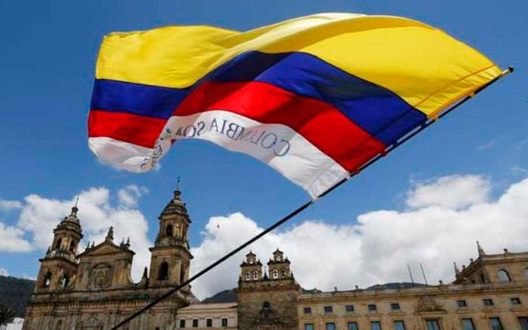 Presidente de Colombia desaprueba ingreso de aviones de EU con deportados  • Forbes México