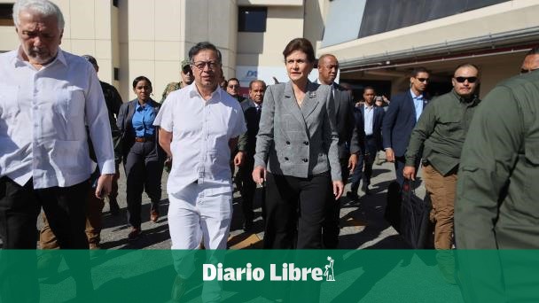 Raquel Peña recibe al presidente Gustavo Petro durante escala en RD