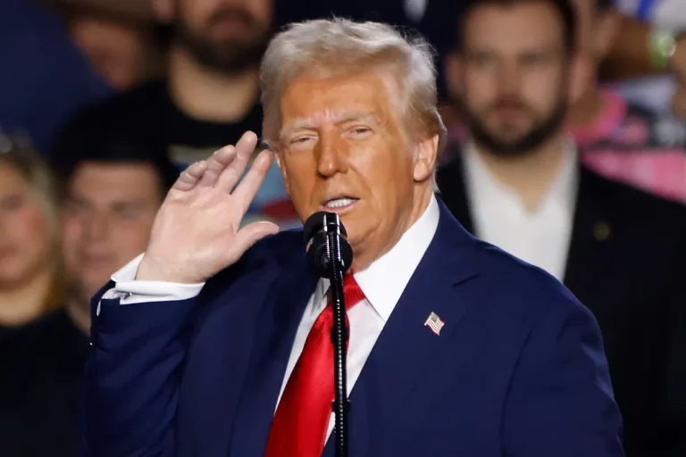 Trump ordena imponer aranceles del 25% a Colombia por rechazar dos vuelos de deportación