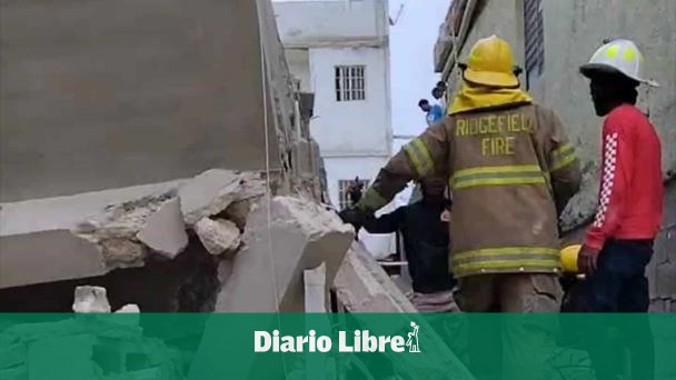 Varias personas atrapadas tras desplomarse edificación en La Roman