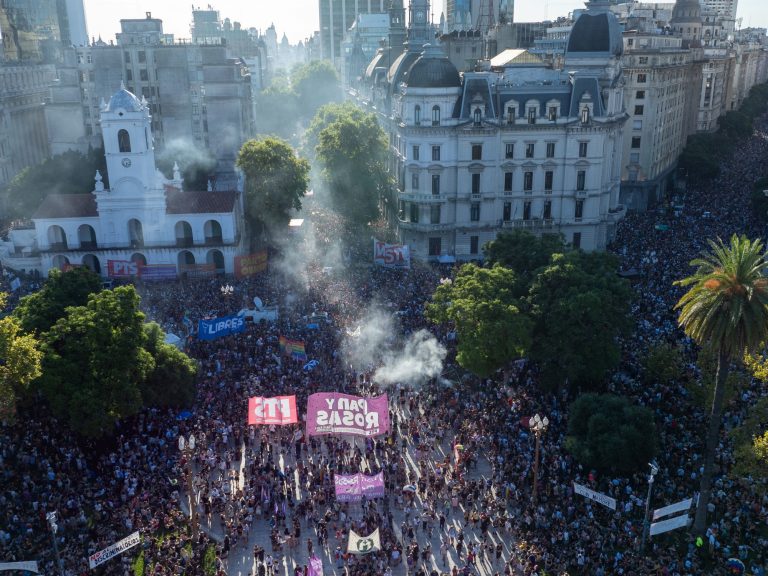 El Gobierno minimiza la marcha e insiste con la polarización y la batalla cultural de cara a la campaña