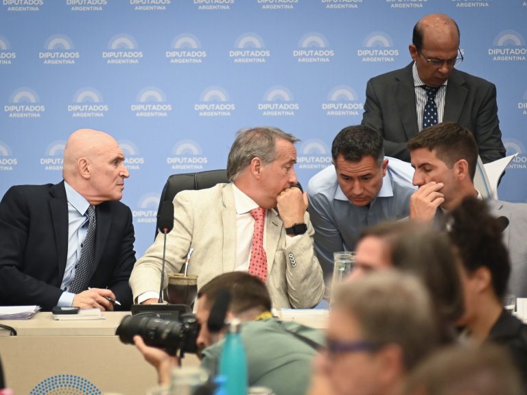 entre tensiones empezó el debate en Diputados y el oficialismo busca los números para conseguir dictamen
