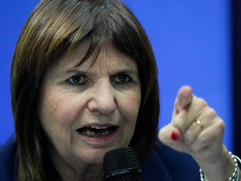 "Los que se esconden en Irán van a ser juzgados", advirtió Bullrich, que recordó a Nisman