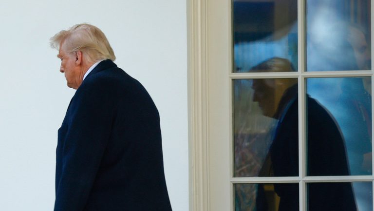 "Rey loco": las críticas al plan arancelario de Trump sobre el acero y aluminio