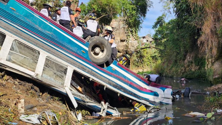 Tragedia en Guatemala: 54 personas mueren en aparatoso accidente vial