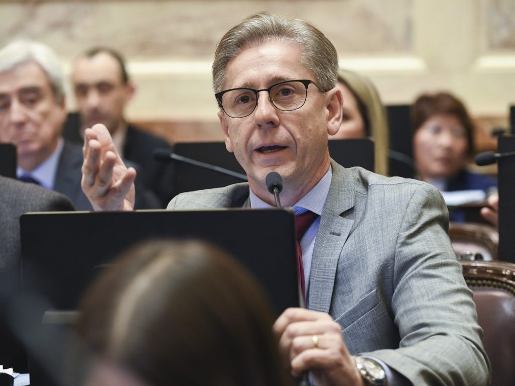 Un senador radical reveló la explicación que les dio Vischi sobre el cambio de su voto para no investigar el escándalo cripto