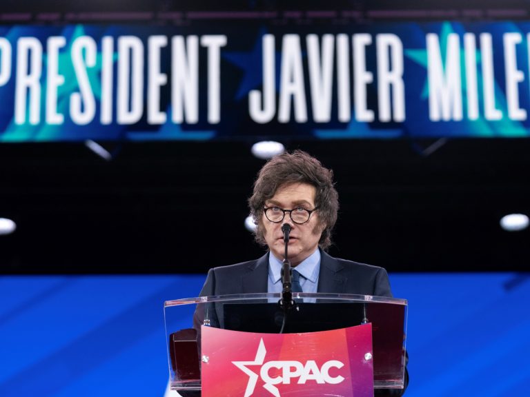 Milei presentó como su "novia" a Yuyito González en medio de la convención conservadora en Washington