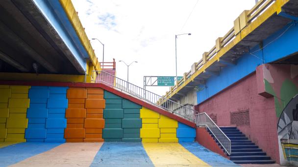 Alcaldía de SDE rescata calles debajo de los puentes