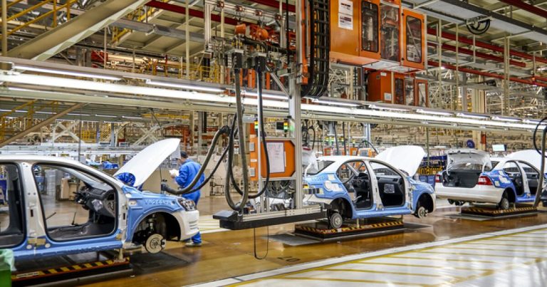 Arancel a autopartes mexicanas elevará miles de dólares el precio de los autos en EU