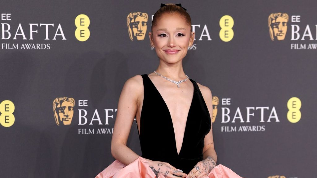 Ariana Grande ha llevado el vestido más dulce de Louis Vuitton a los Premios Bafta 2025