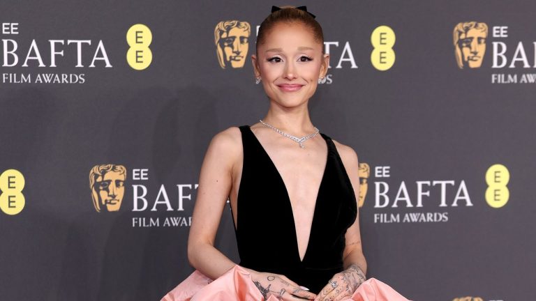 Ariana Grande ha llevado el vestido más dulce de Louis Vuitton a los Premios Bafta 2025
