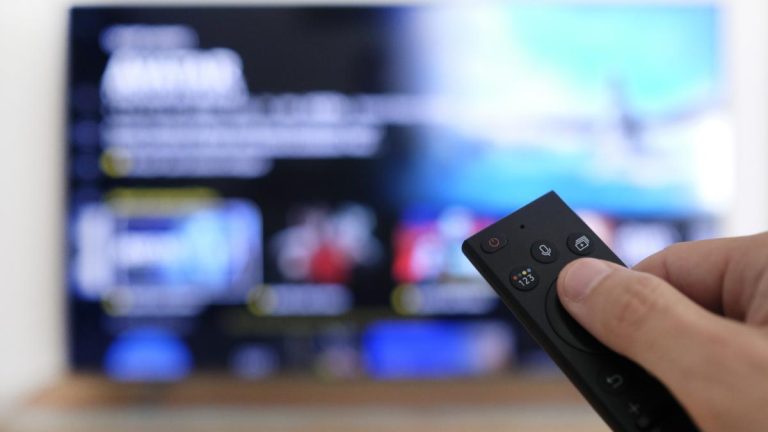 Binge Watching: significato, cos'è, come uscirne. Parla l'esperta