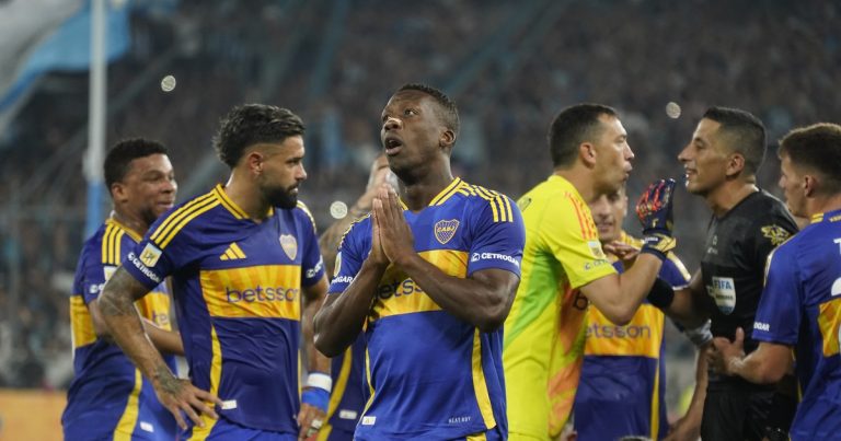 Cascini, tras la derrota de Boca con Racing: "Cada vez que venimos a esta cancha nos roban" :: Olé