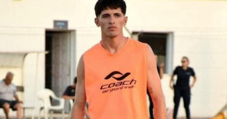 Conmoción en el fútbol argentino: falleció un jugador de 20 años tras desplomarse en un partido :: Olé