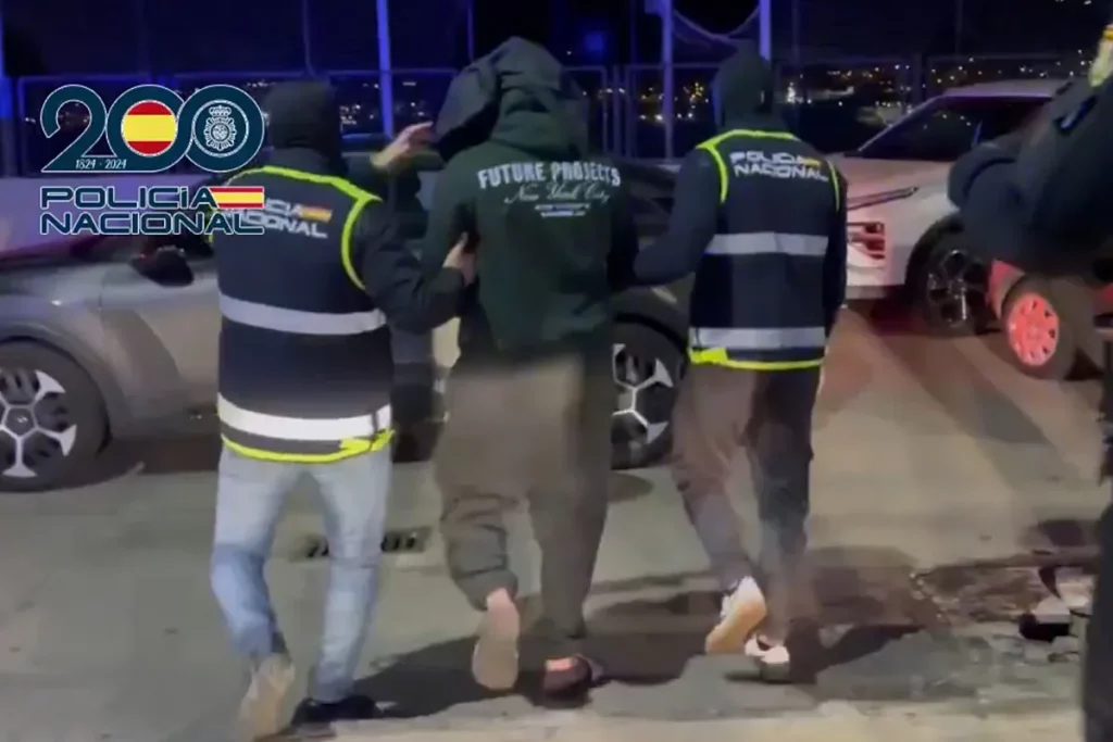 Detienen en Melilla a un yihadista que utilizaba vídeos muy violentos del Estado Islámico para adoctrinar en las redes sociales