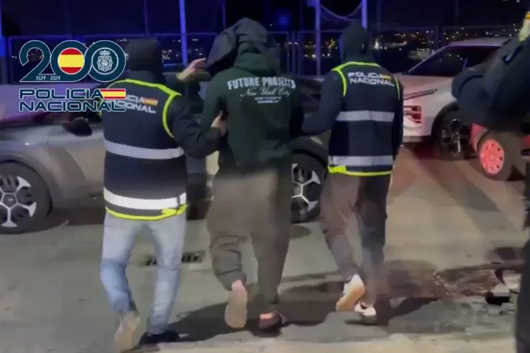 Detienen en Melilla a un yihadista que utilizaba vídeos muy violentos del Estado Islámico para adoctrinar en las redes sociales