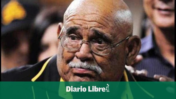 Don Mendy López sufre ACV y lo hospitalizan en Santiago