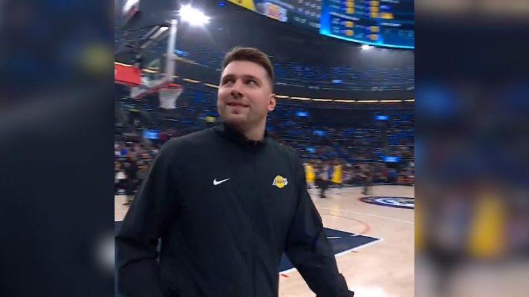 Doncic debuta en el banquillo de los Lakers y LeBron lo bendice: "Estoy feliz de tener a Luka, pero es surrealista"