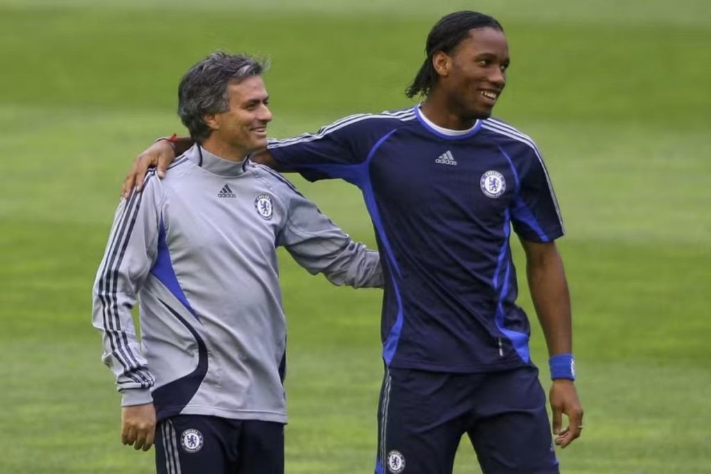 Drogba defiende a Mourinho: "¿Cómo puede ser mi 'papá' racista?"