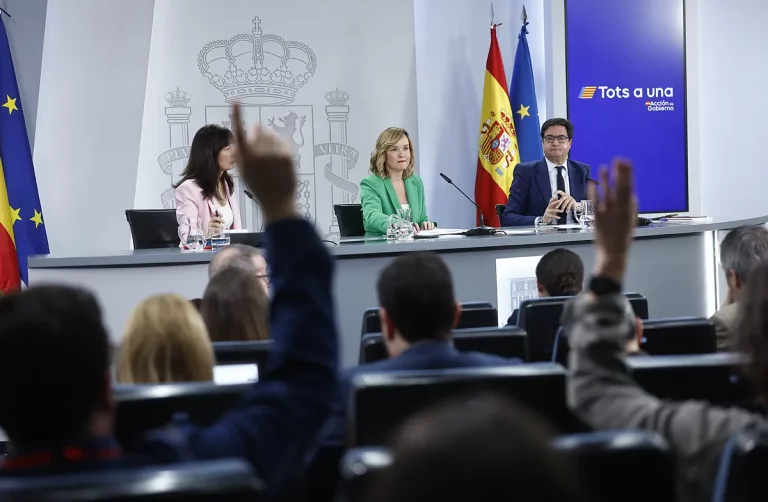 El Gobierno busca abrir una grieta entre Feijóo y sus barones con la quita: "Necesitan liquidez, lo sabe cualquier consejero de Hacienda"