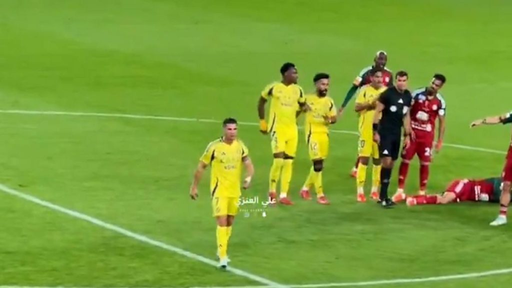 El brutal enfado de Cristiano Ronaldo tras la expulsión de Jhon Durán