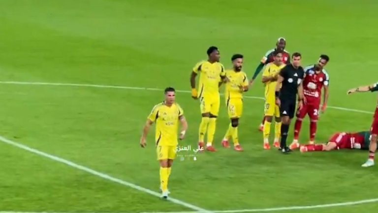 El brutal enfado de Cristiano Ronaldo tras la expulsión de Jhon Durán