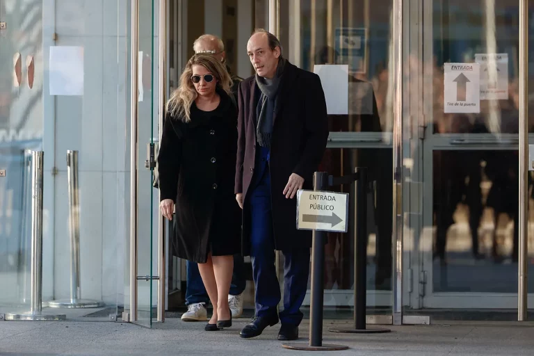 El juez Peinado cita al alto cargo del Gobierno que propuso nombrar a la asesora de Moncloa al servicio de Begoña Gómez