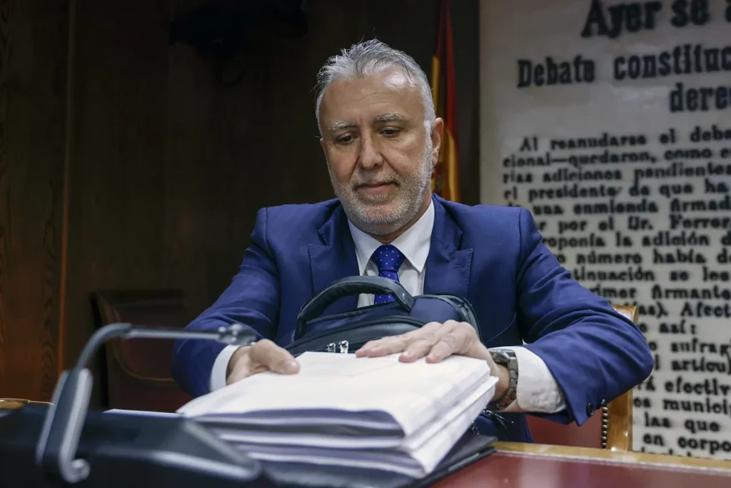El ministro Torres presenta certificados de viajes en avión para desmentir que estuviera en un "piso con señoritas" alquilado por Víctor de Aldama
