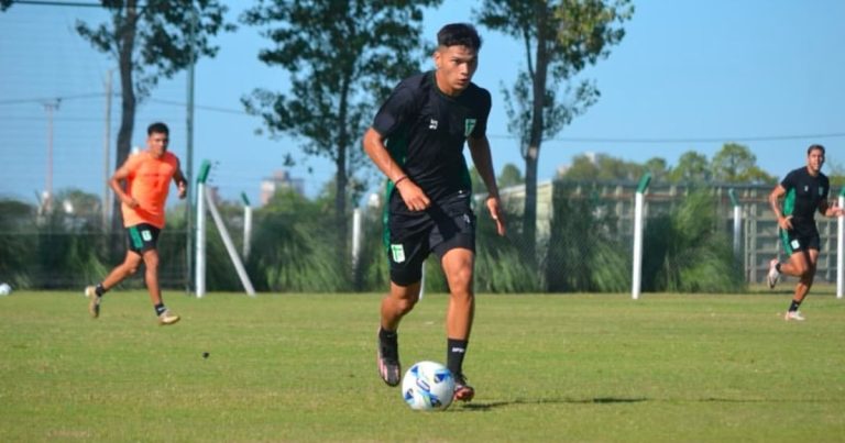 El pibe que va a faltar al colegio para jugar contra Independiente :: Olé