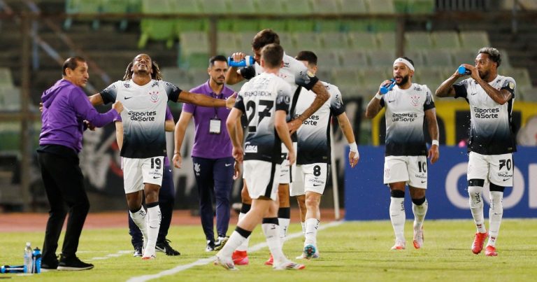 Empate del Corinthians de Ramón Díaz en su debut en la Libertadores :: Olé