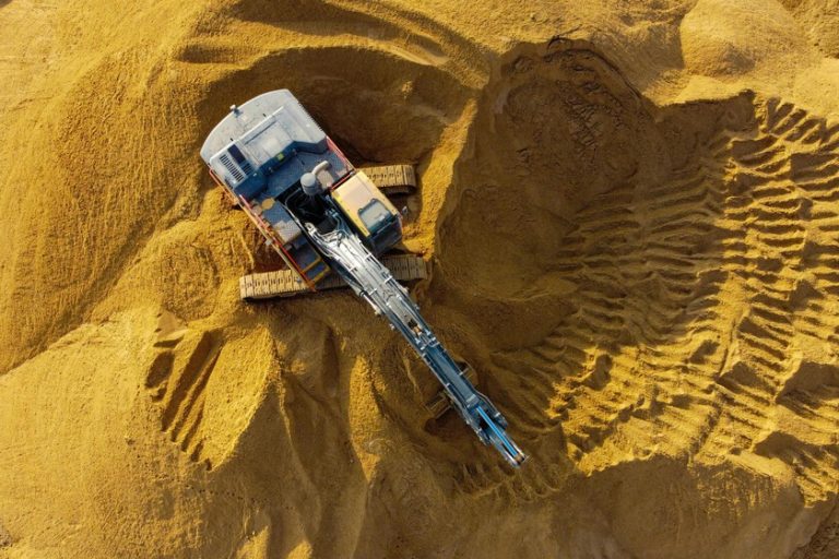 En su pulso con EEUU, China ha restringido minerales clave para la industria tech. Japón teme un impacto a nivel global