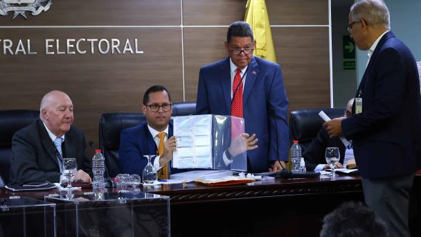 Estas empresas aplicaron ante la JCE para imprimir nueva cédula